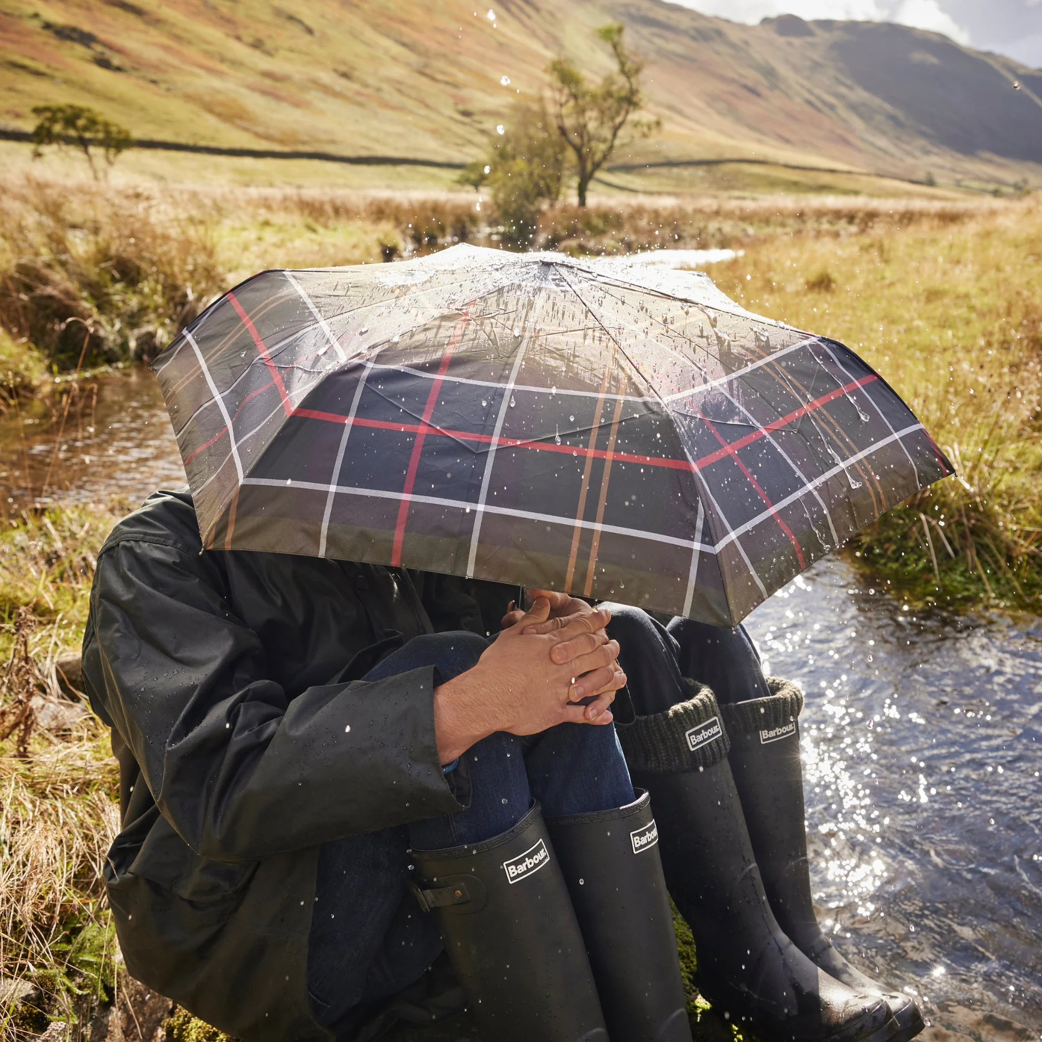 Barbour Classic Tartan Full Length Umbrella - Image 2