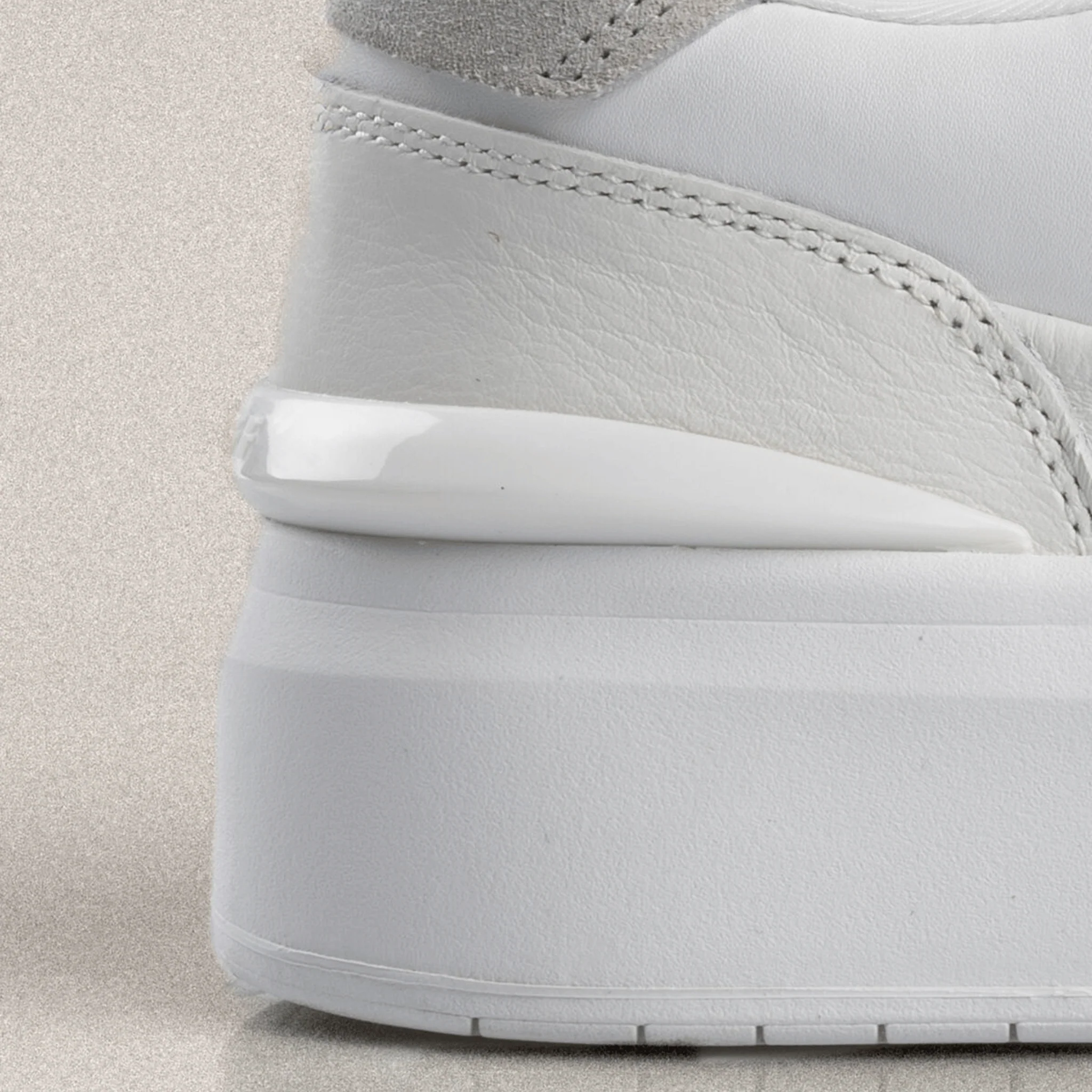 Mens Cruyff White Tumbled Leather Surefire Tennis Trainers - Image 4