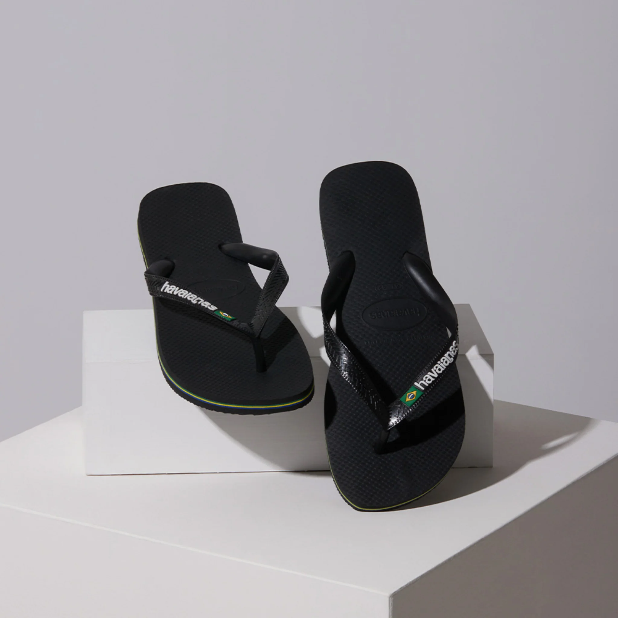 Mens Havaianas Black/Black Brasil Logo Flip Flops - Image 5