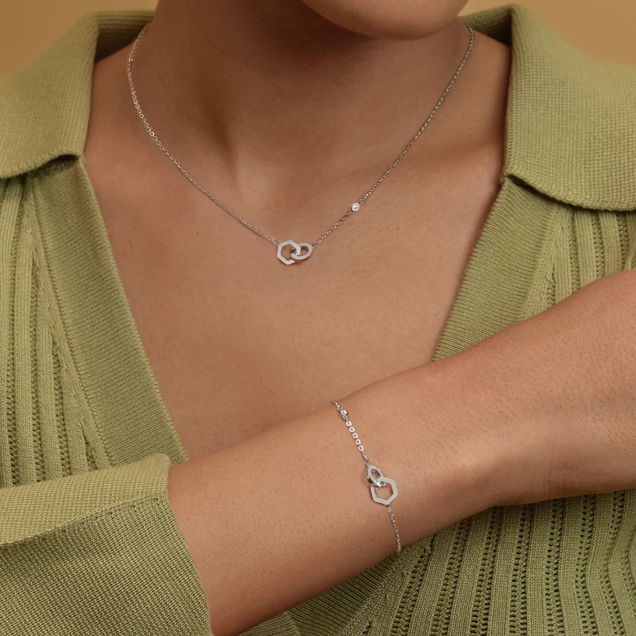 Womens Olivia Burton Silver Interlink Necklace & Bracelet Gift Set - Image 6
