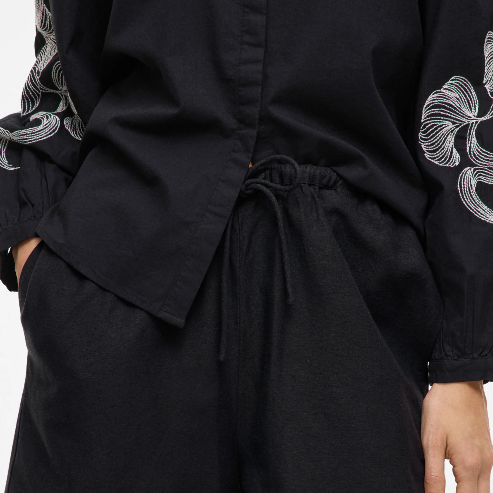 Womens Vila Black Beauty Viprisilla Shorts - Image 3